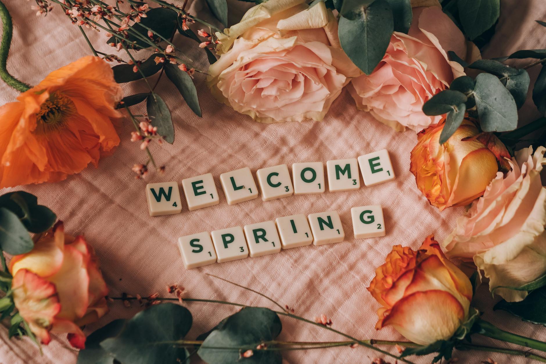 Beautiful seasonal flower arrangement by Flora Flicks