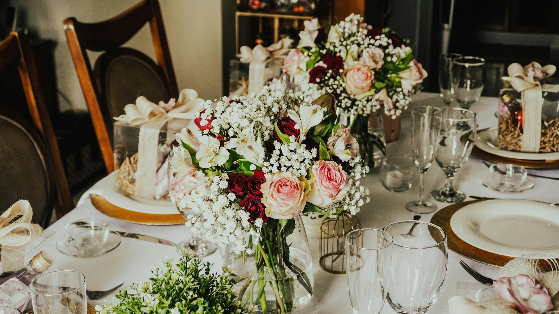 Wedding floral arrangements by Flora Flicks